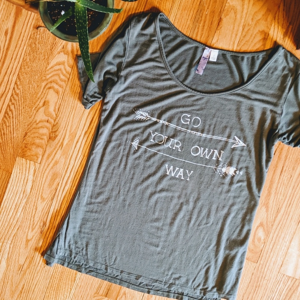 Alya "Go Your Own Way" Graphic Tee